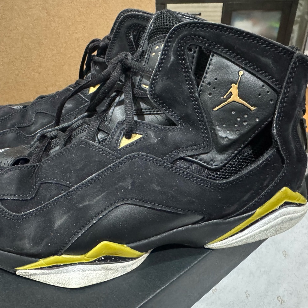 Jordan True Flight Mens Size 10.5 pre owned with box